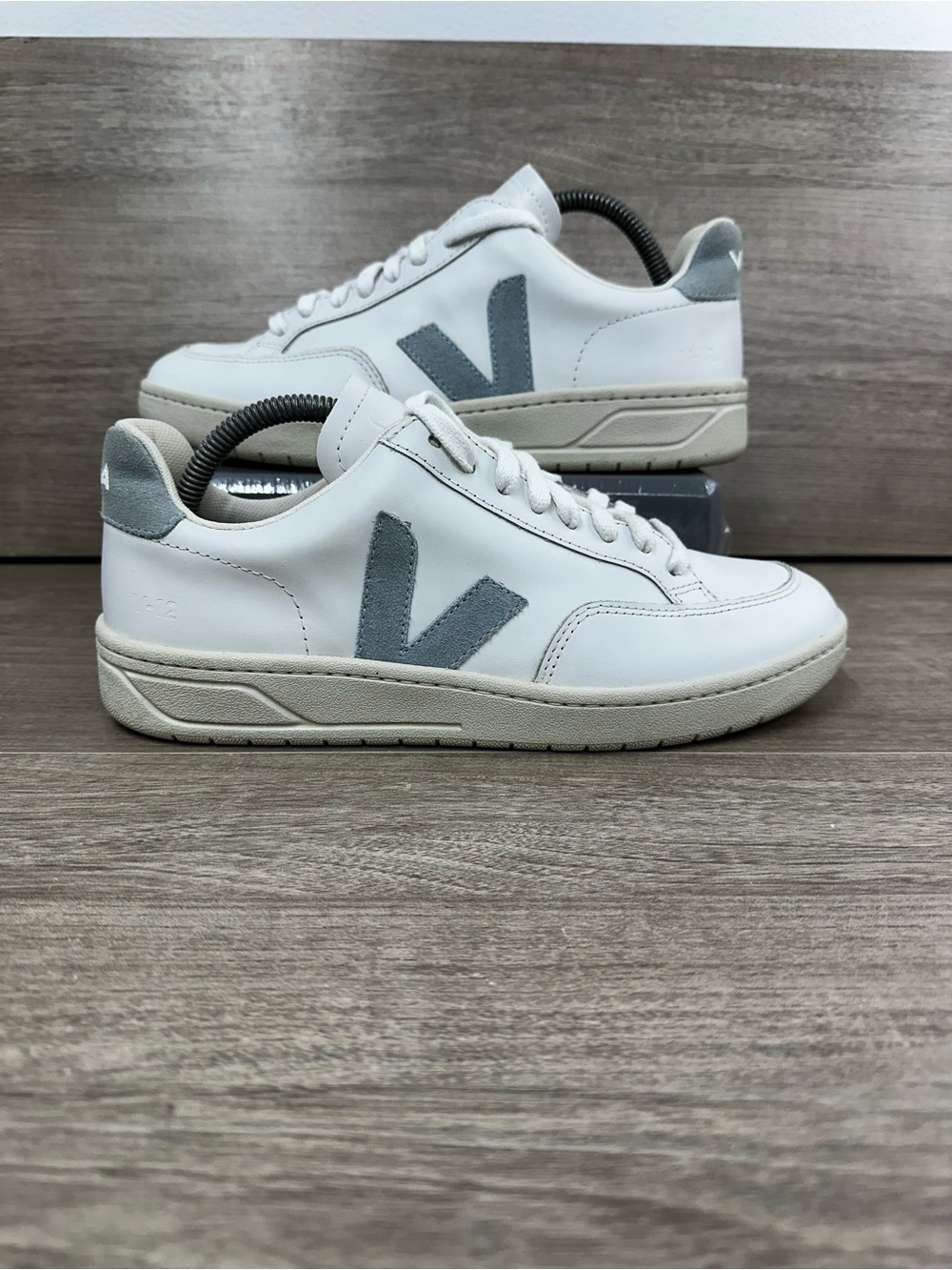 Veja V12 Leather White/ Blue Sable Sneakers. Women’s 9